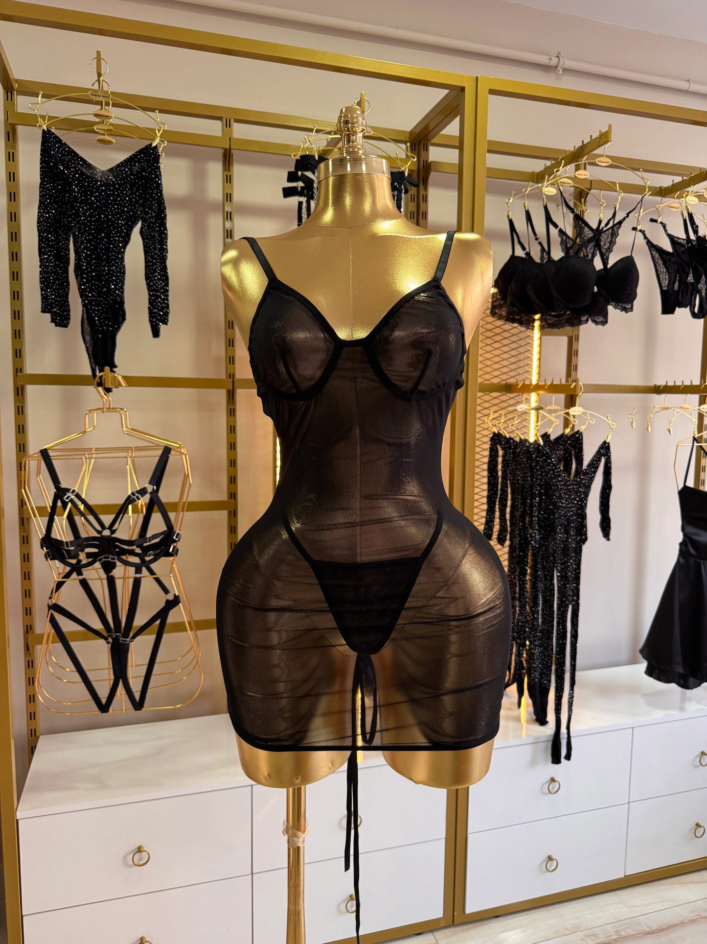 Transparan Esnek Elbise – Ayarlanabilir Askılı ve Tanga Hediyeli Zarif Tasarım